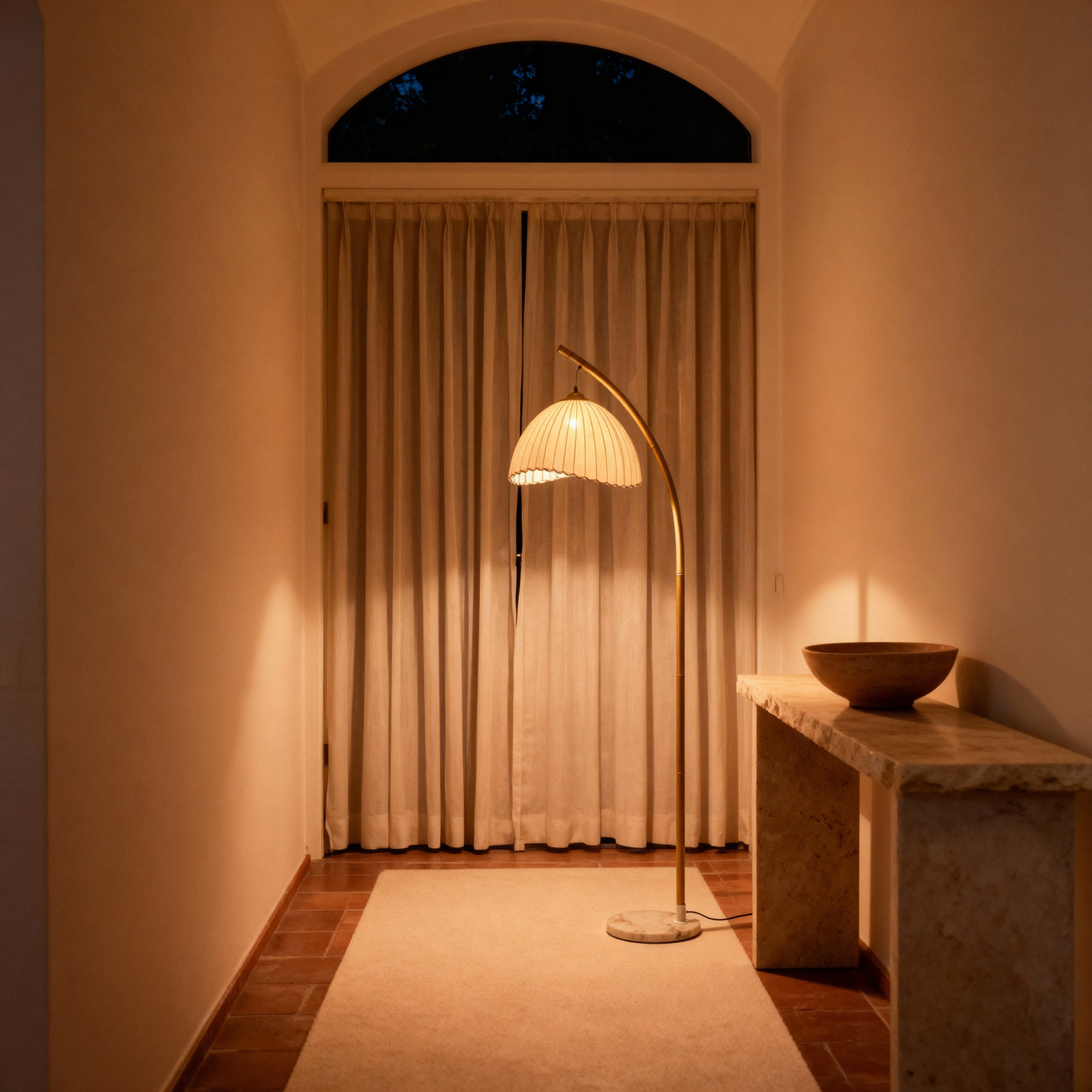 Elegant Arc Floor Lamp with Scalloped Shade & Dimmer | Modern Gold Lighting for Living Room