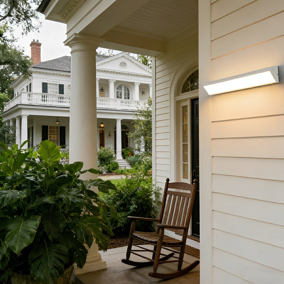 Modern LED Outdoor Wall Strip Light with Waterproof Design | Flexible Lengths for Stylish Illumination