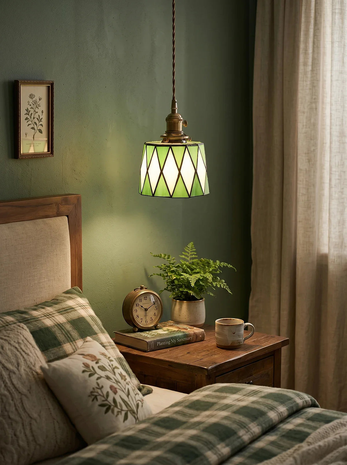 Vintage Tiffany-Style Pendant Light with Amber Stained Glass for Elegant Home Decor