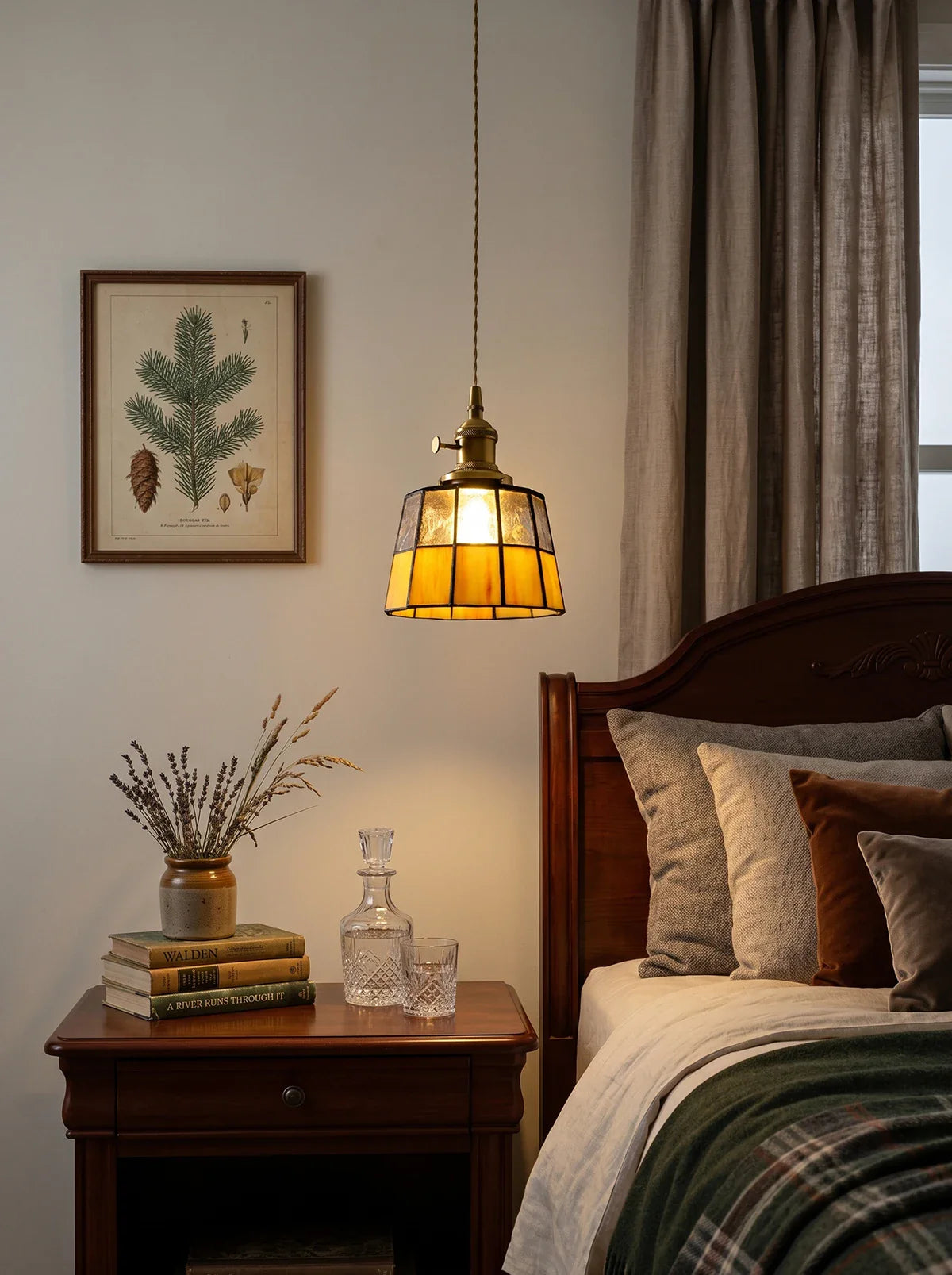 Vintage Tiffany-Style Pendant Light with Amber Stained Glass for Elegant Home Decor
