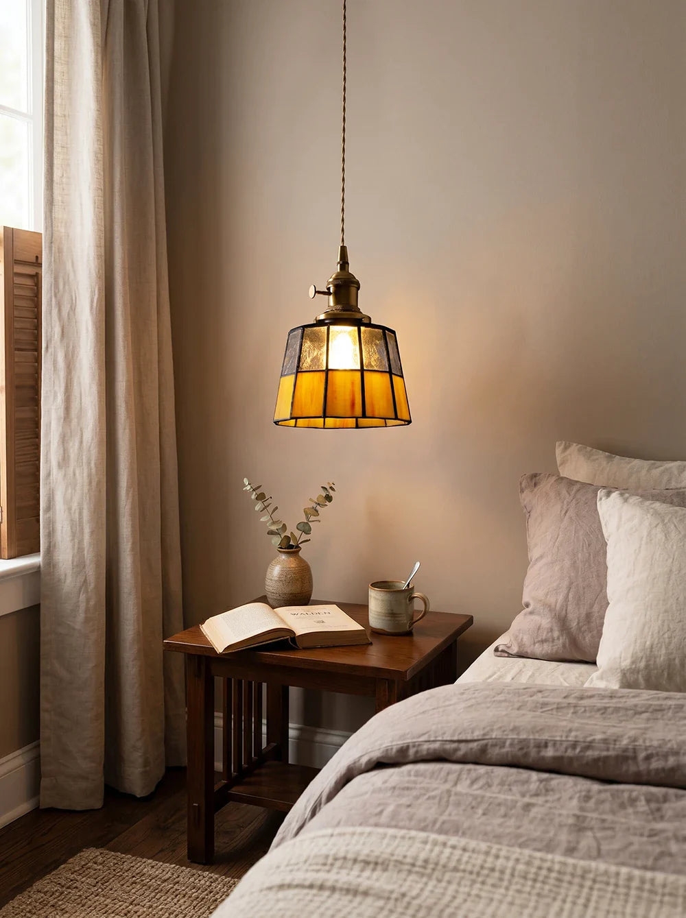 Vintage Tiffany-Style Pendant Light with Amber Stained Glass for Elegant Home Decor