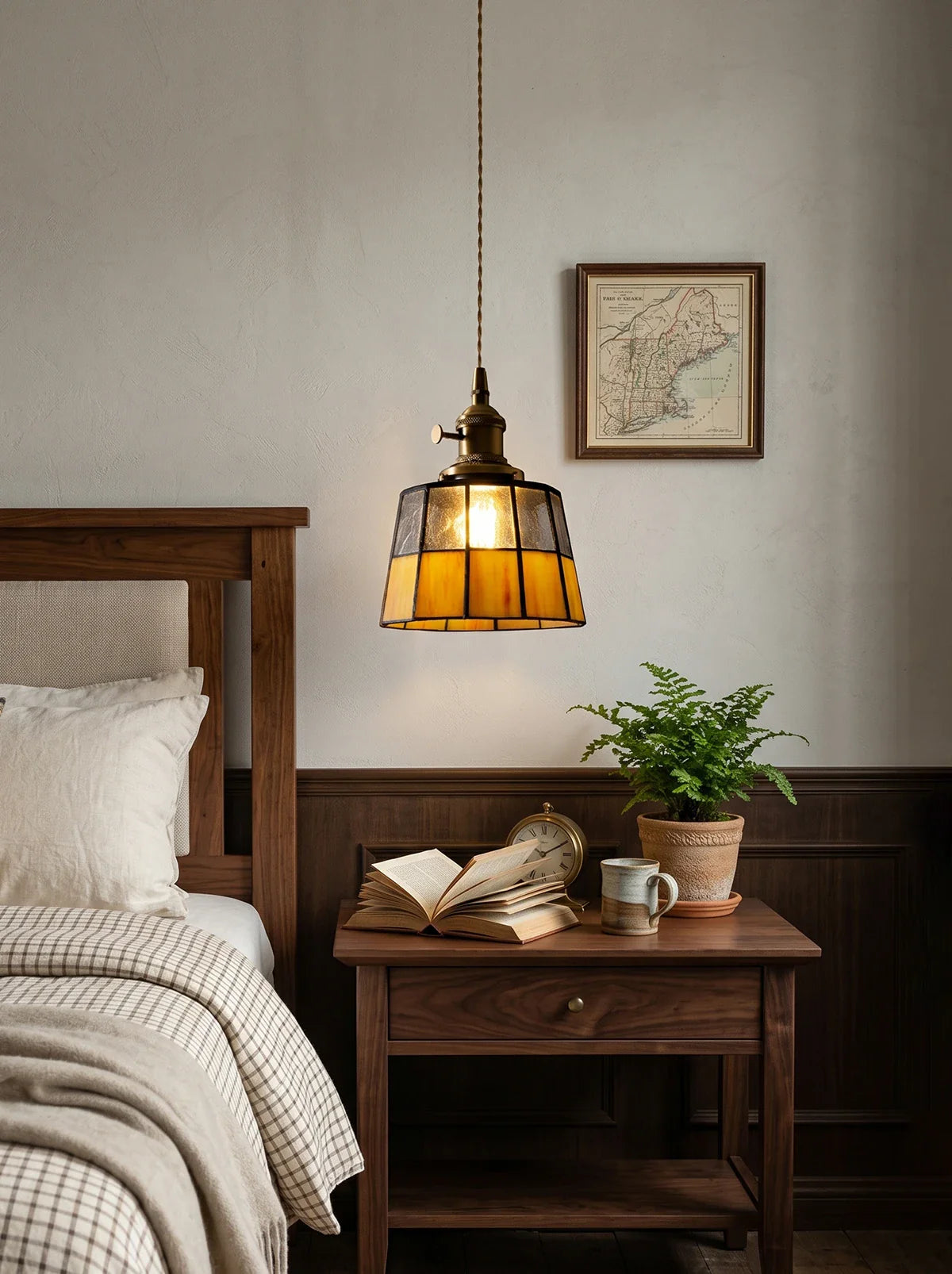 Vintage Tiffany-Style Pendant Light with Amber Stained Glass for Elegant Home Decor